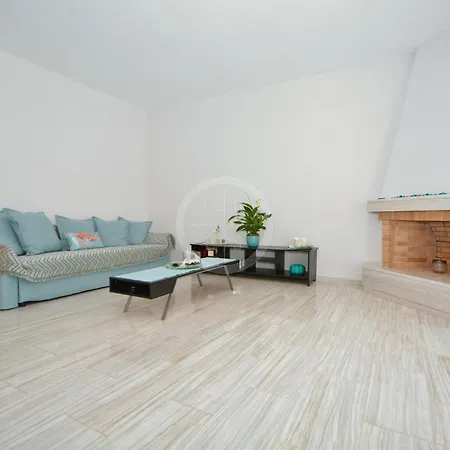 Chrysilia Apartment